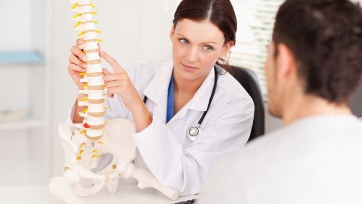 Các bác sĩ coi thoái hóa xương khớp là một bệnh lý phổ biến của cột sống cần được điều trị. 