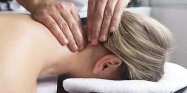 massage cổ điều trị thoái hóa đốt sống cổ